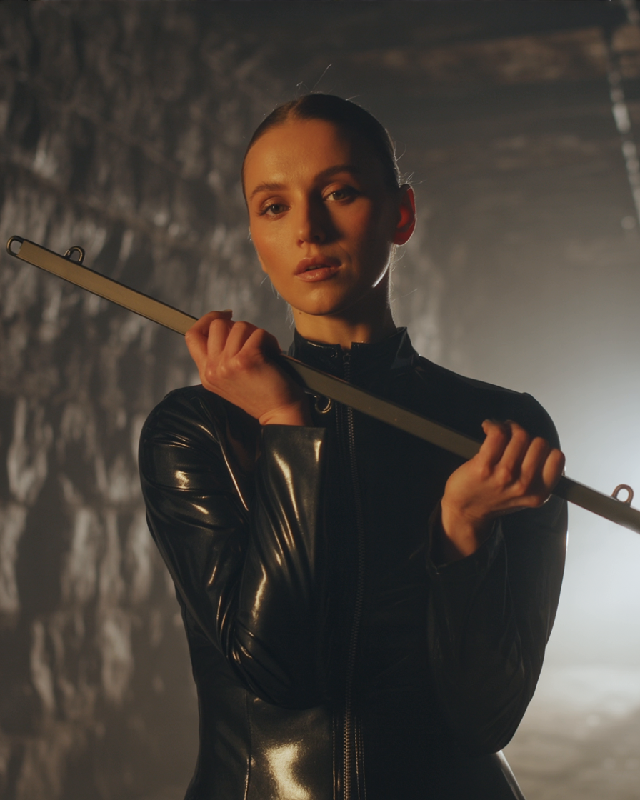 SPREIZSTANGE aus Vierkantstahl in schwarz - 60cm  mit 5 Ösen